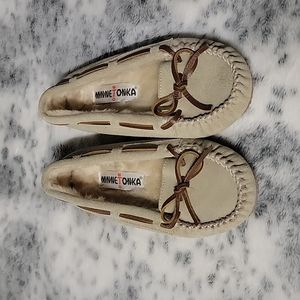 Minnetonka Women's Cally Moccasin Slipper size 5